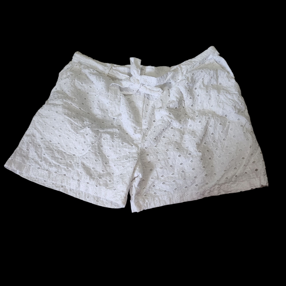 Nordstrom White Bermuda Plus Size Shorts 3X Eyelet Design, Pockets Beachy Boho
